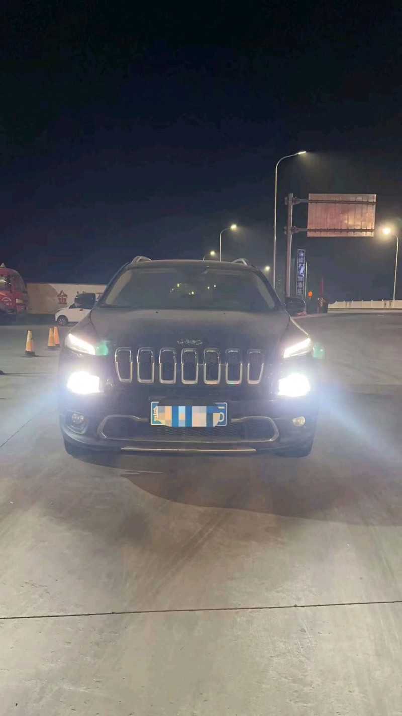 枣庄18年Jeep自由光6