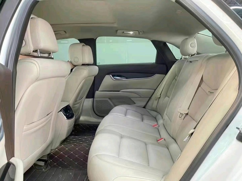 济宁13年凯迪拉克XTS3