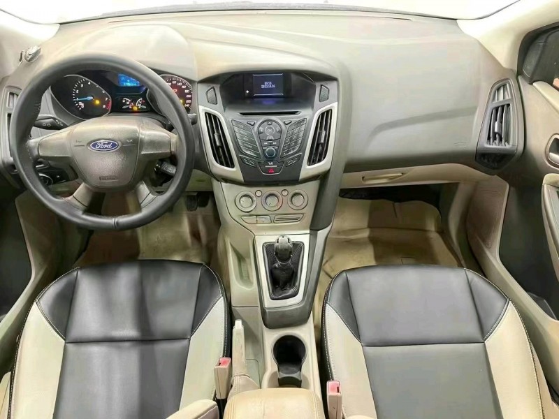 济宁13年福特福克斯5