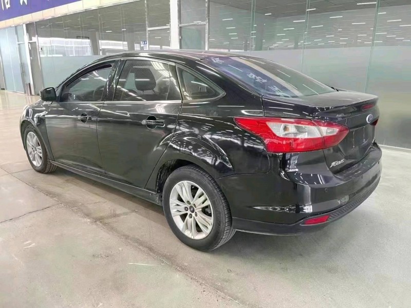 济宁13年福特福克斯7