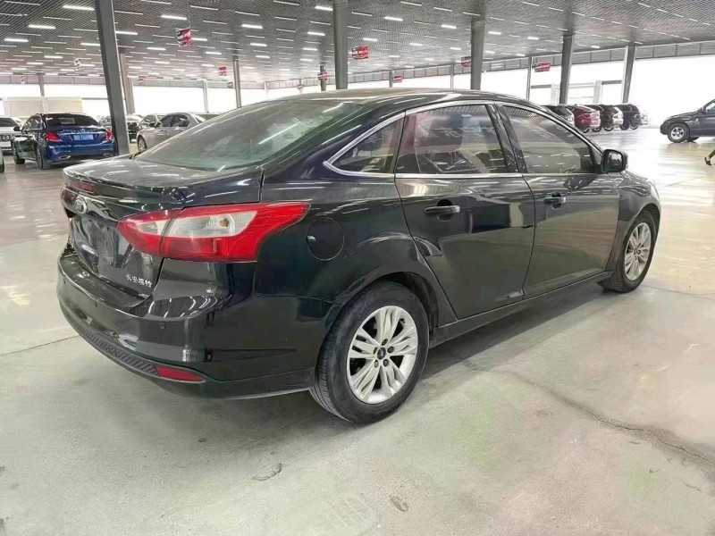 济宁13年福特福克斯8