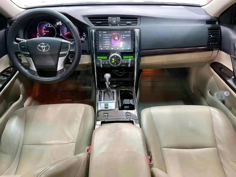 济宁13年丰田锐志5