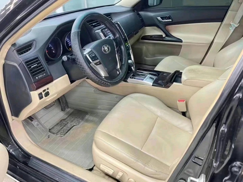 济宁13年丰田锐志6