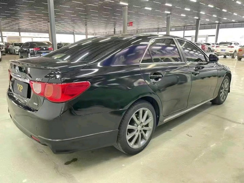 济宁13年丰田锐志8