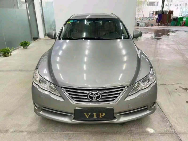 济宁11年丰田锐志9