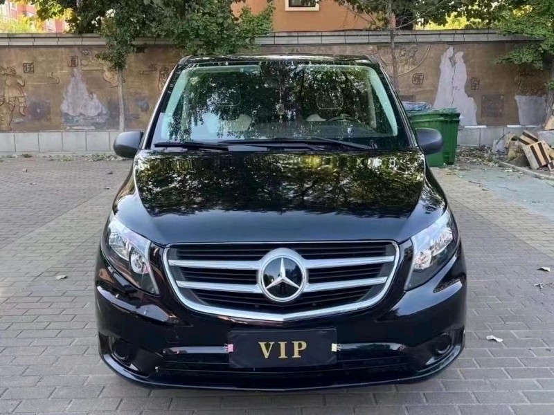 青岛18年奔驰威霆1