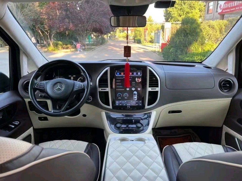 青岛18年奔驰威霆4