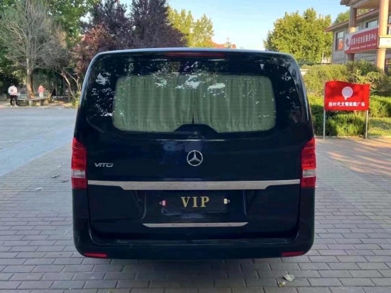 青岛18年奔驰威霆6