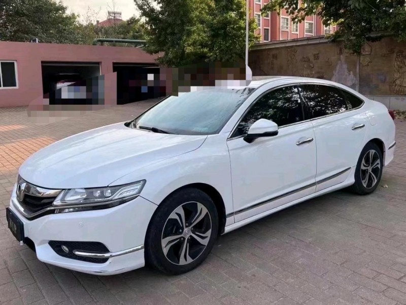 青岛16年本田思铂睿4