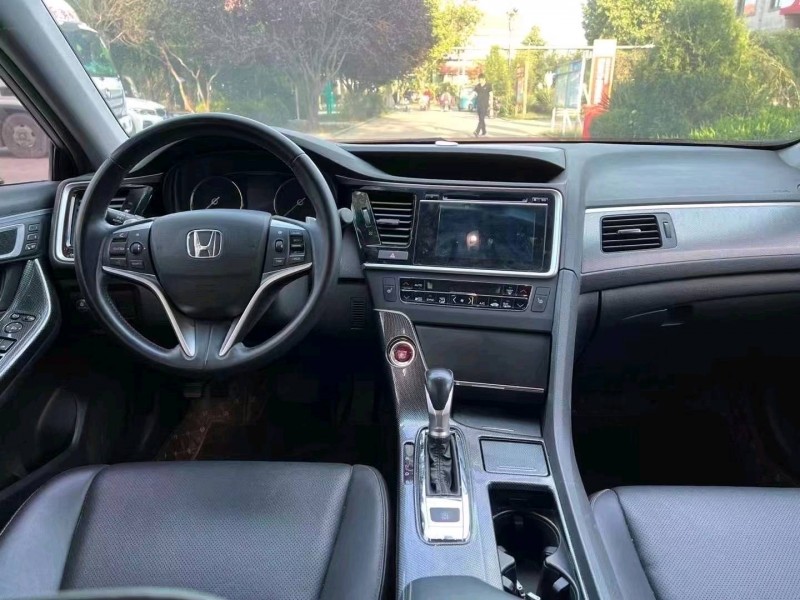 青岛16年本田思铂睿3