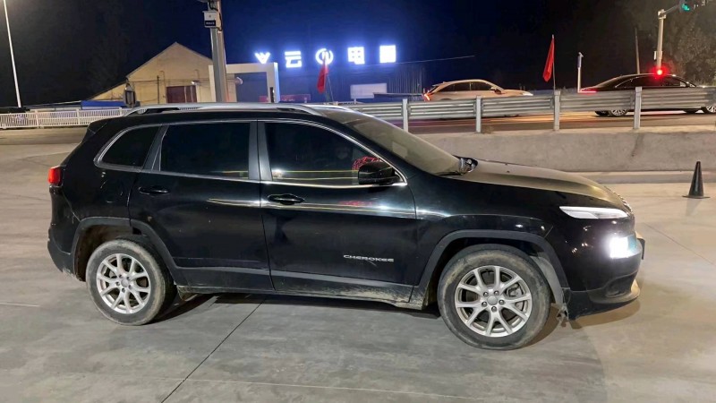 枣庄18年Jeep自由光5