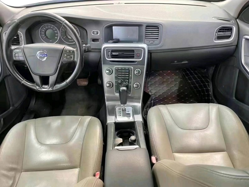 济宁11年沃尔沃S60L5