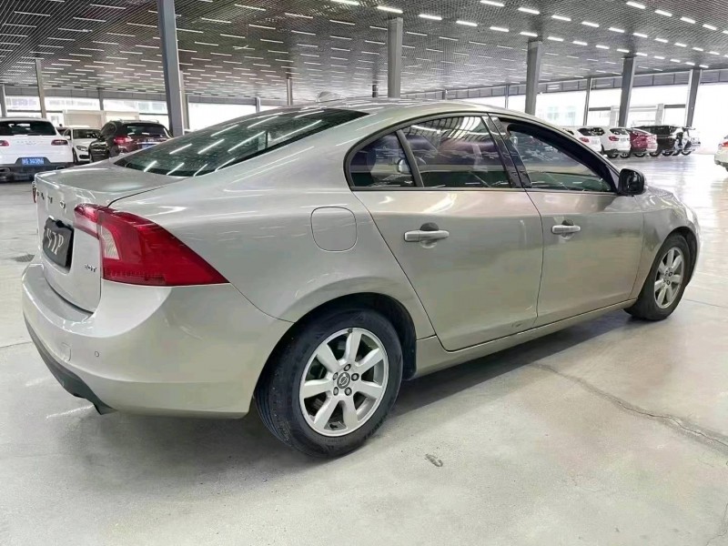 济宁11年沃尔沃S60L2