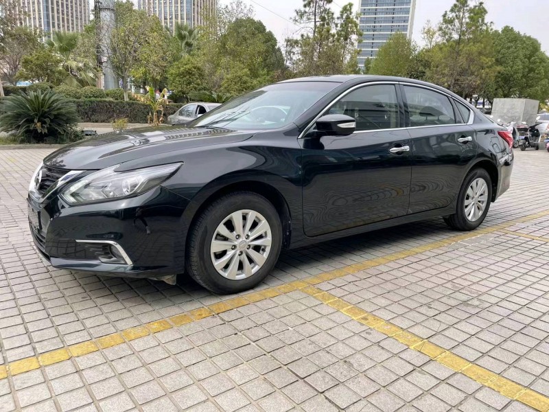 北京17年日产天籁3