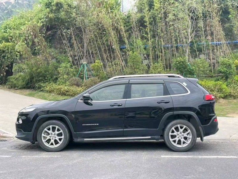 广州16年Jeep自由光5