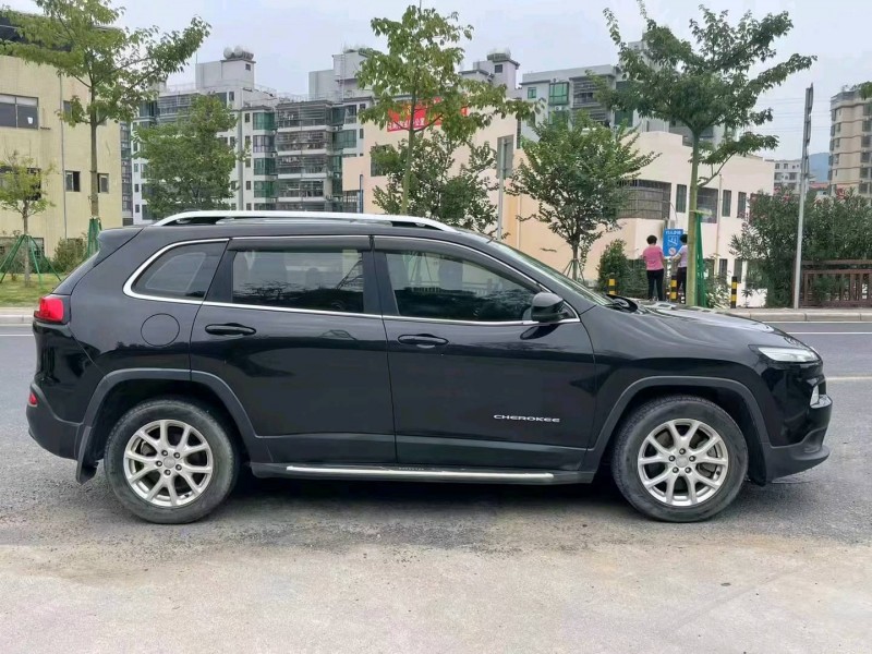 广州16年Jeep自由光8