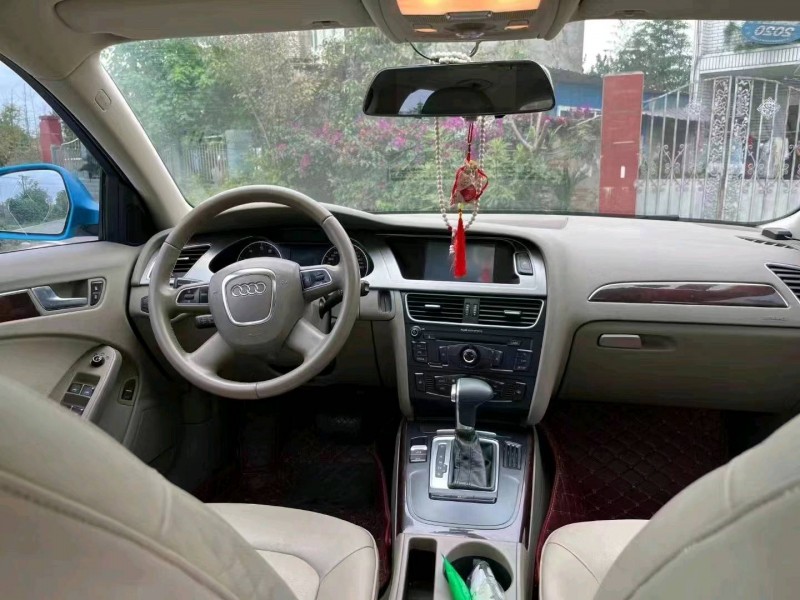 成都12年奥迪A4L8