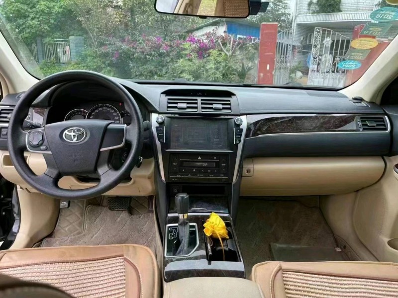 成都17年丰田凯美瑞8