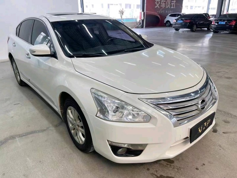 济宁13年日产天籁2