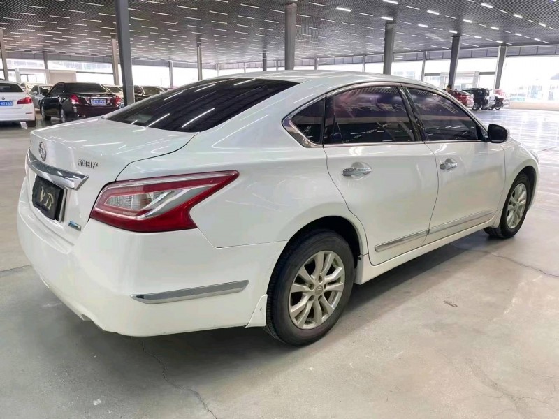 济宁13年日产天籁8