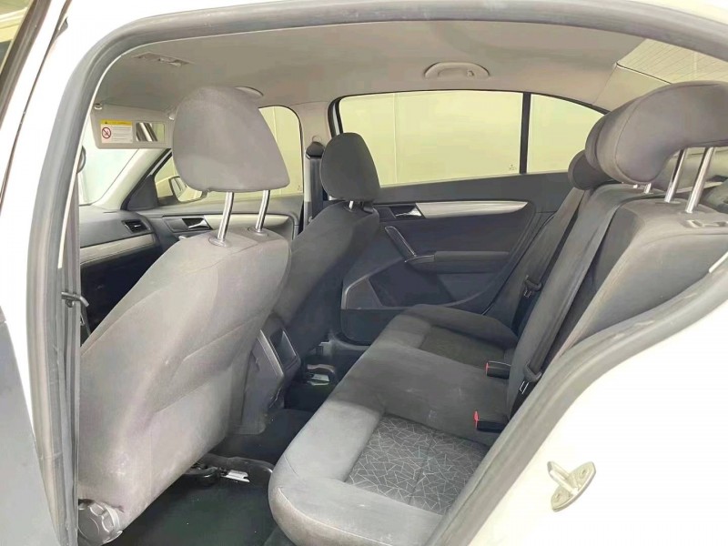 济宁17年大众朗逸4