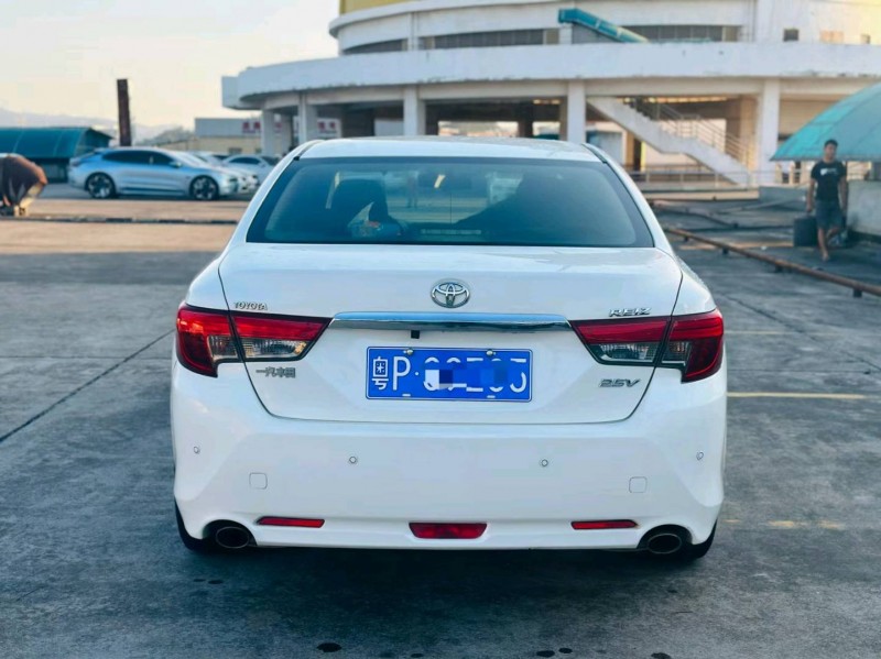 东莞15年丰田锐志9