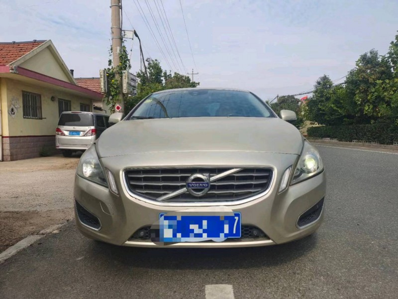 青岛12年沃尔沃S60L1