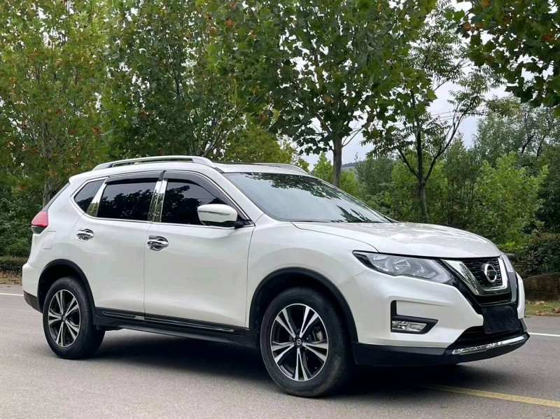 徐州19年日产奇骏3