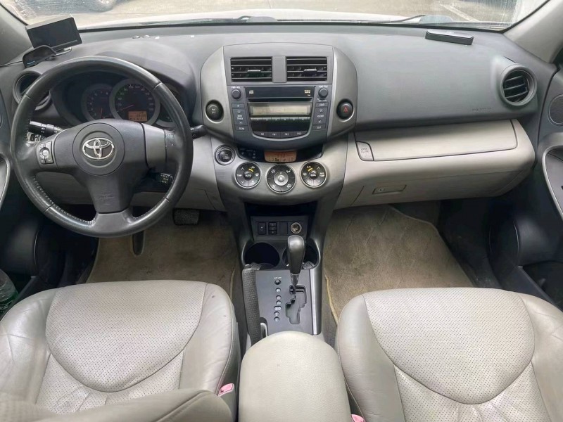 广州11年丰田RAV44