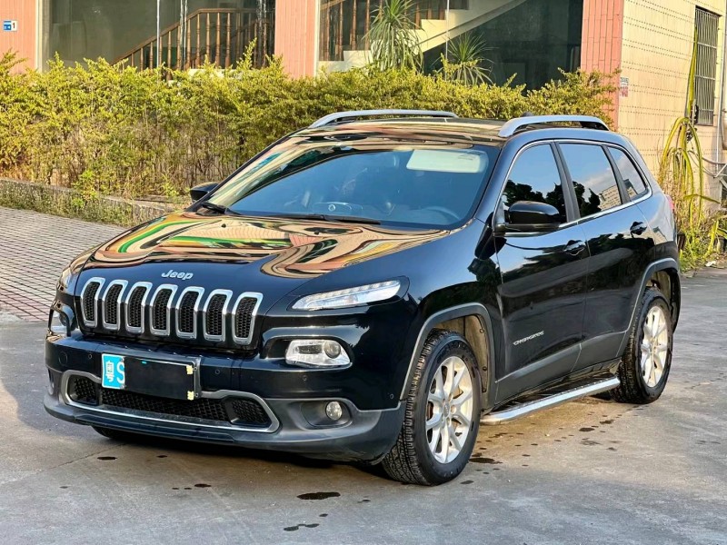 东莞16年Jeep自由光8
