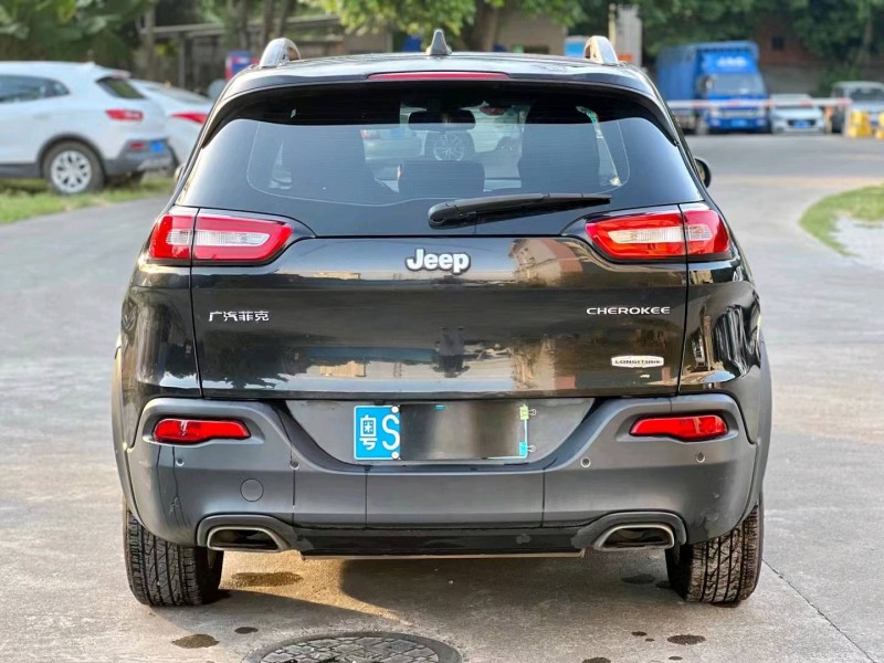东莞16年Jeep自由光6