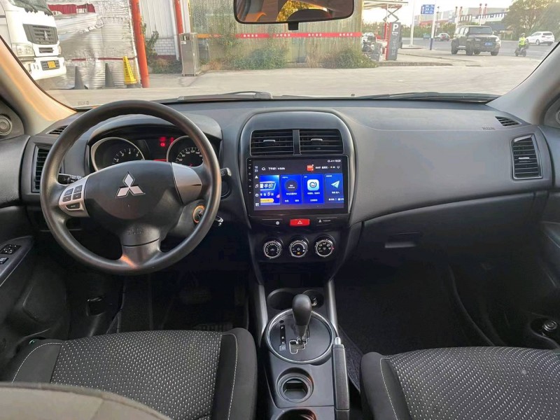 保定15年三菱劲炫8