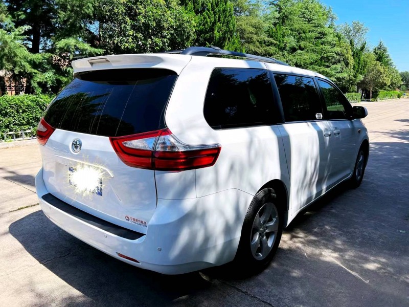 潍坊15年丰田塞纳2