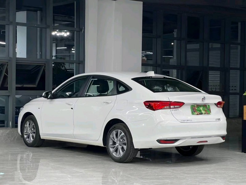 东莞22年别克威朗3