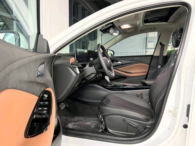 东莞22年别克威朗8