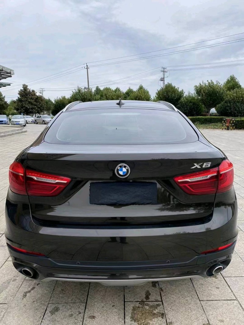 北京17年宝马X68