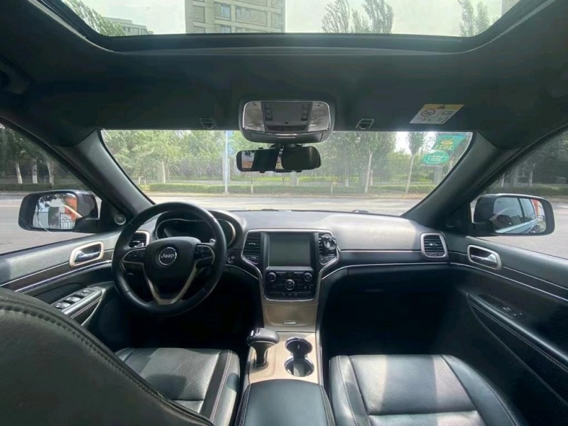 沈阳15年Jeep大切诺基2