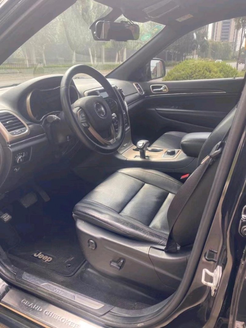 沈阳15年Jeep大切诺基9