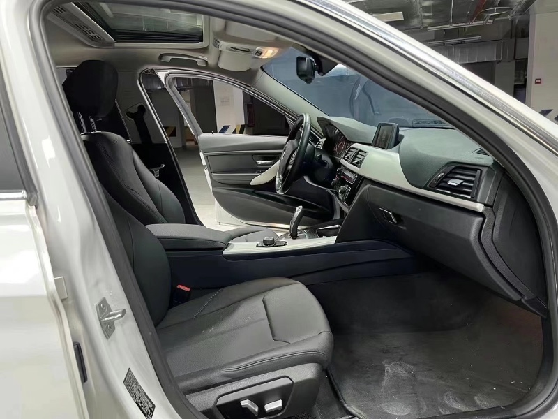 成都16年宝马3系8