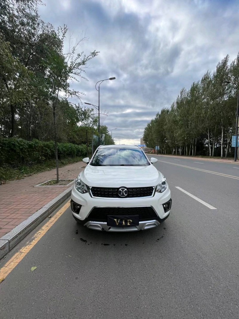 沈阳17年北汽绅宝X351