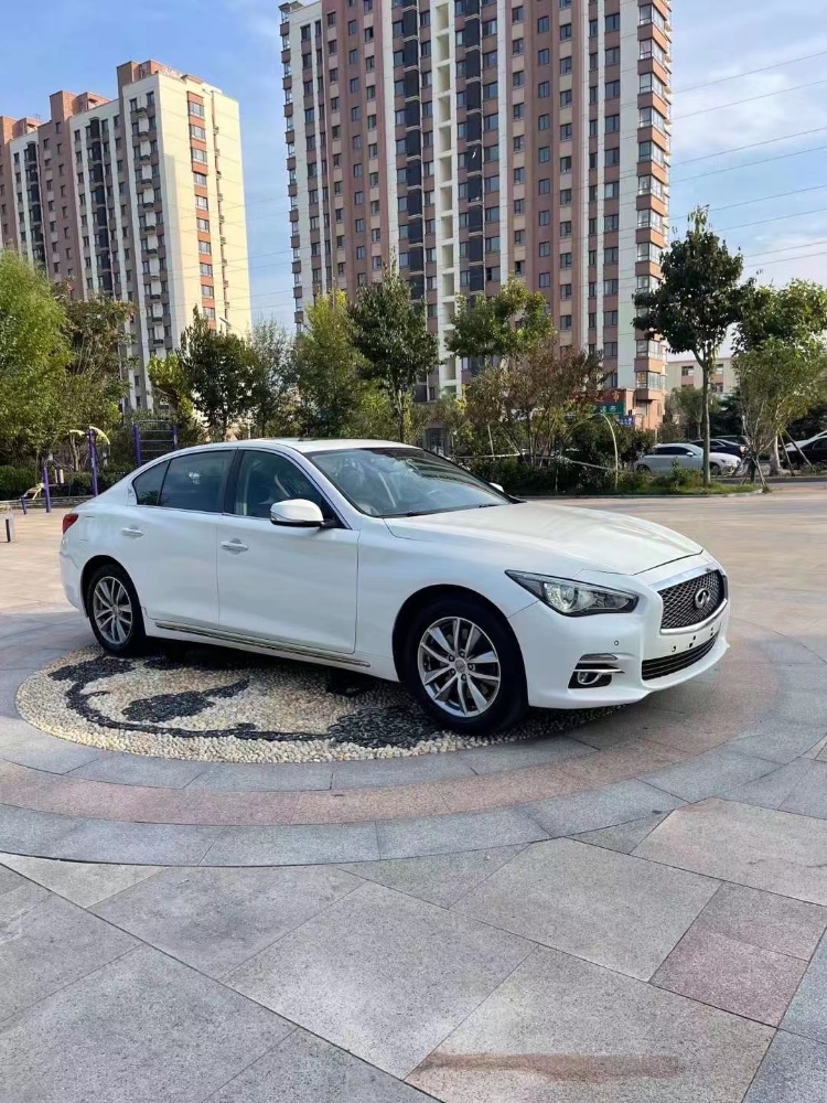 青島16年英菲尼迪Q50L4