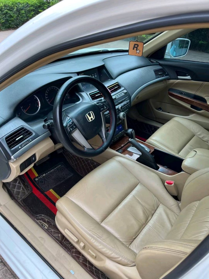 邢台11年本田雅阁6