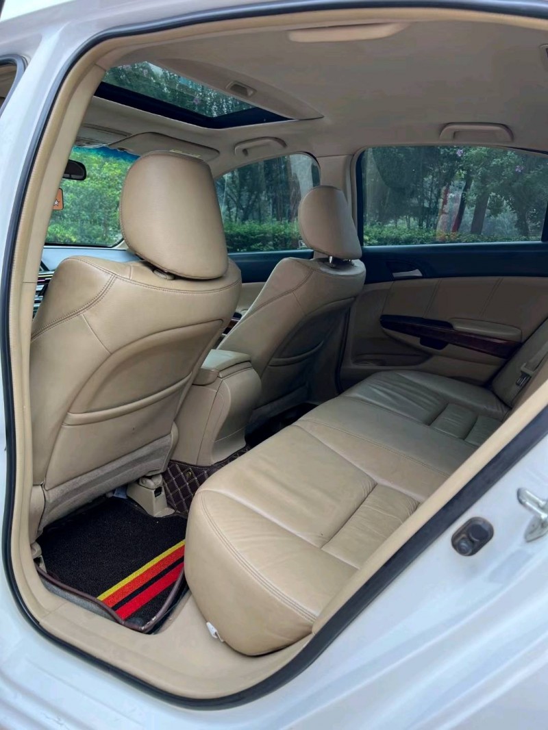 邢台11年本田雅阁8