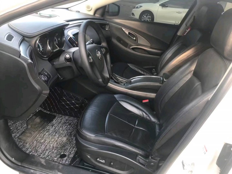 青岛12年别克君越2