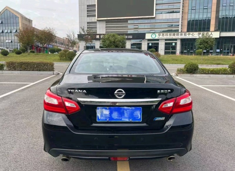 宜昌17年日產天籟2
