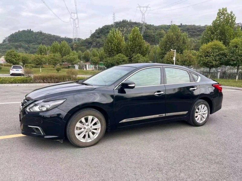 宜昌17年日產天籟3