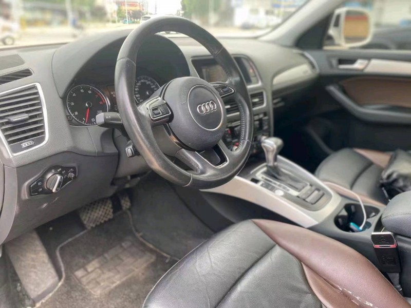 济宁16年奥迪Q54