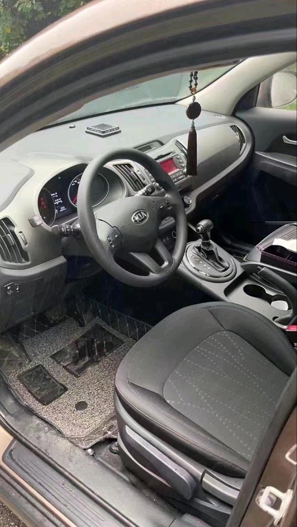 济南17年起亚智跑8