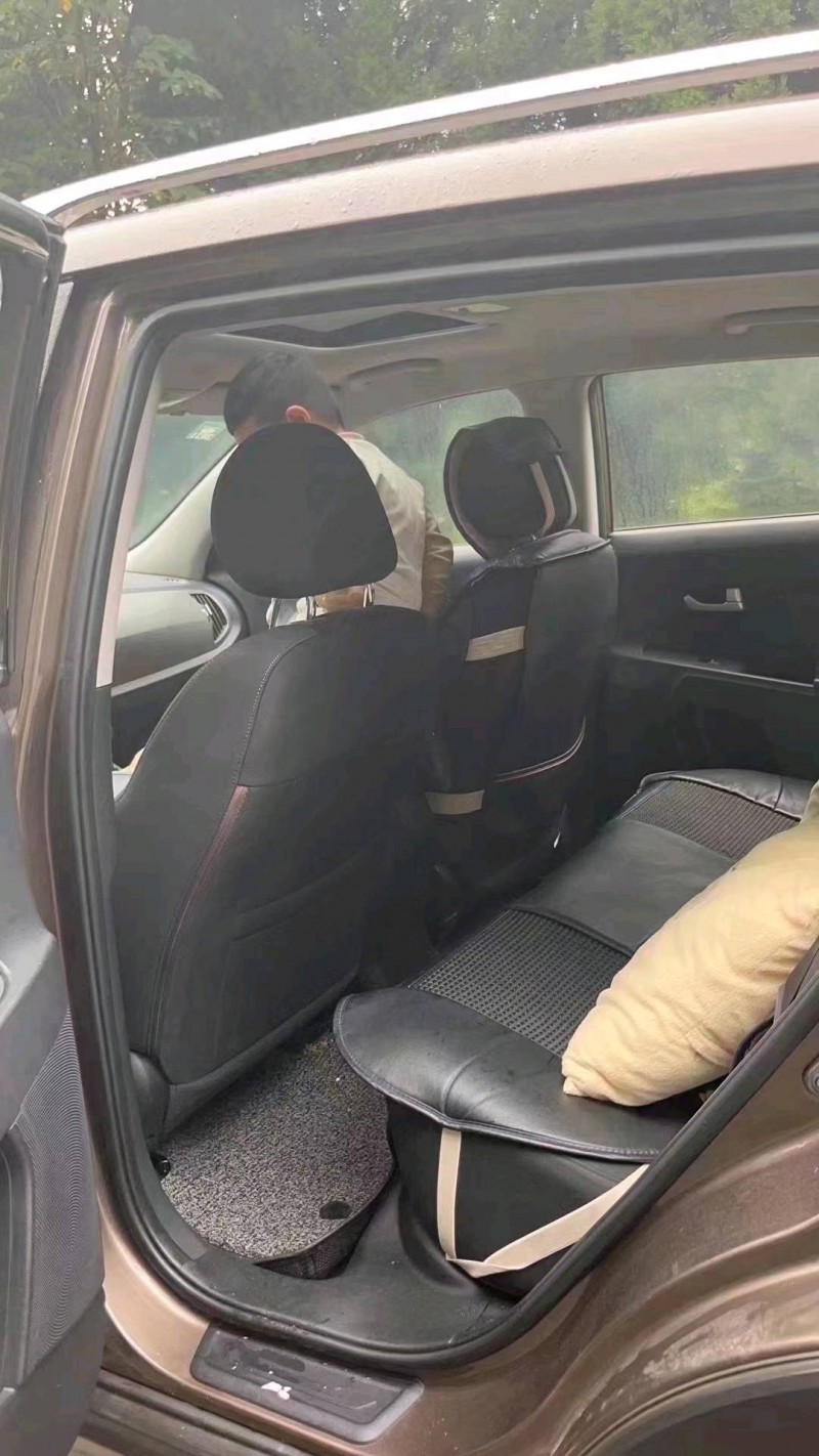 济南17年起亚智跑9