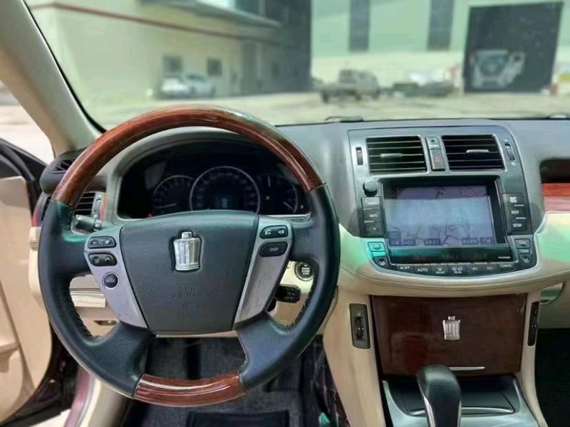 东莞15年丰田皇冠6